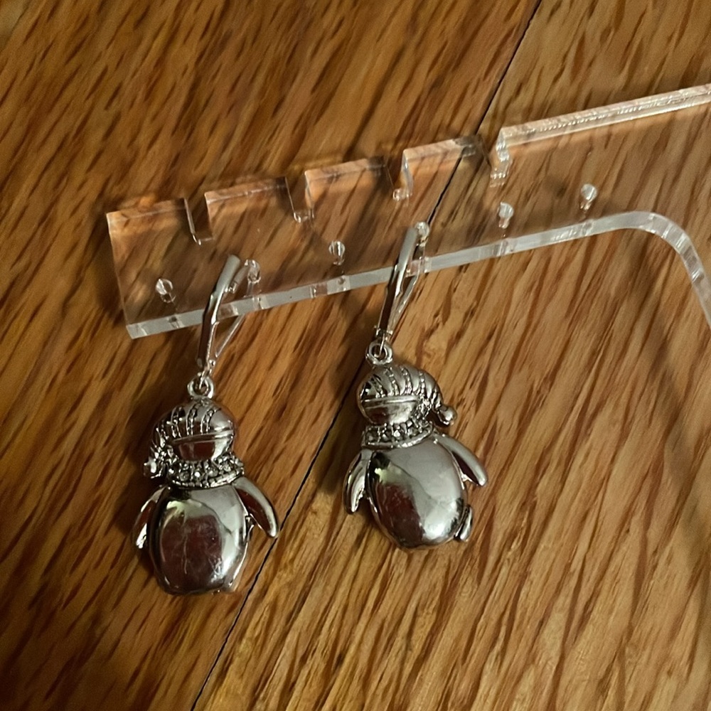 Napier holiday penguin drop earrings. Perfect for winter or holiday - Picture 17 of 17